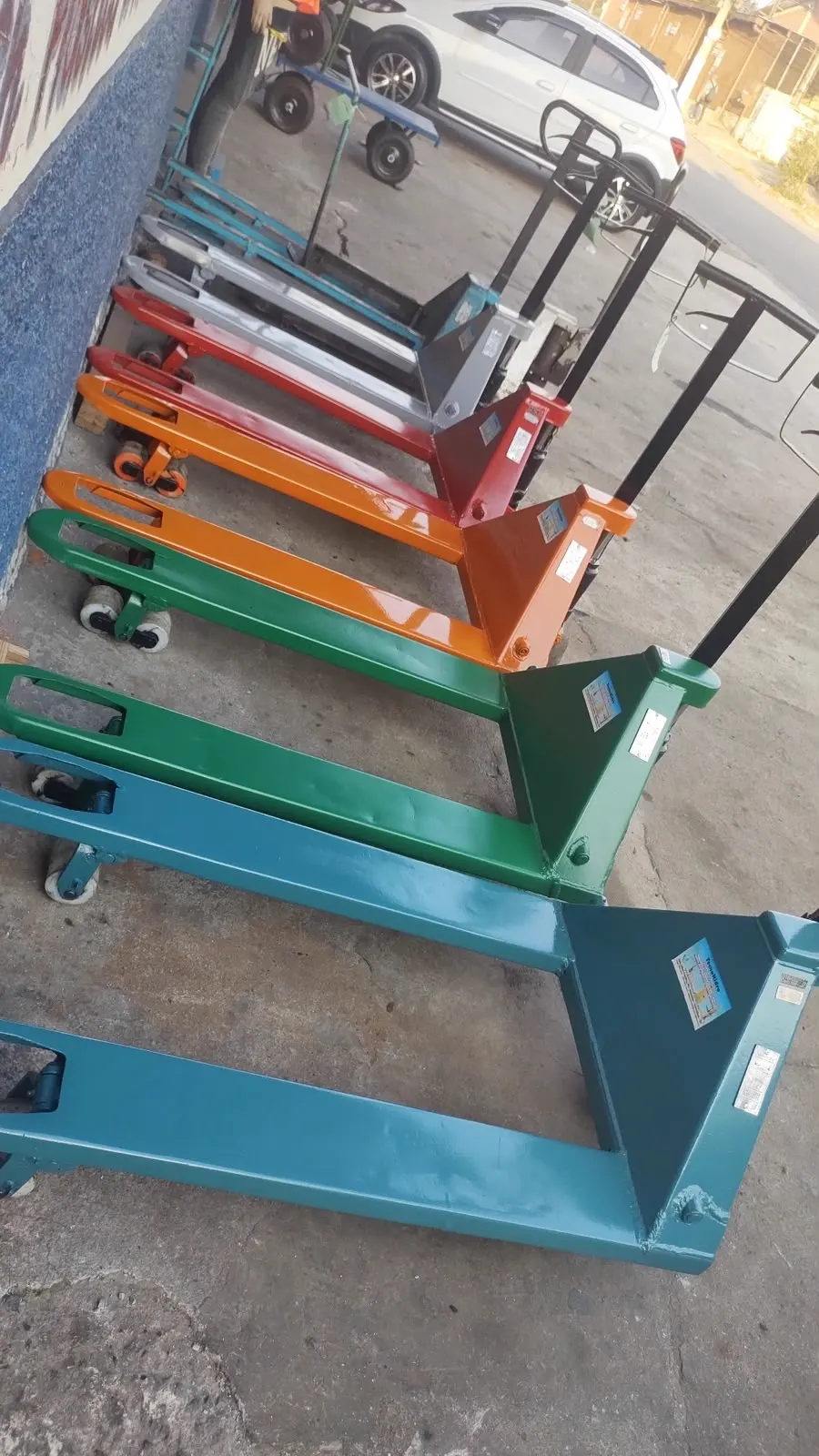 Paleteiras hidráulicas recondicionadas reformadas em diversas cores na TECNOHIDRO em Guarulhos